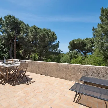 La Pinede - Maison Proche Plages 度假居