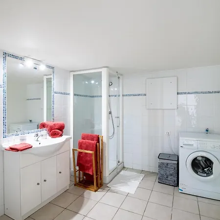 La Pinede - Maison Proche Plages 펜션 *